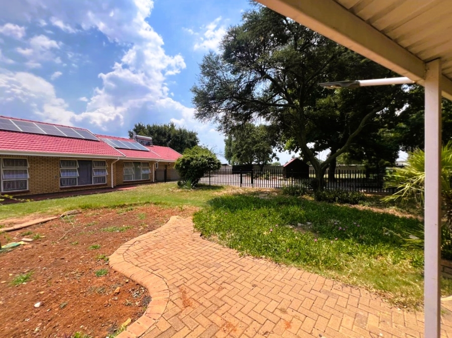 4 Bedroom Property for Sale in Buyscelia Gauteng