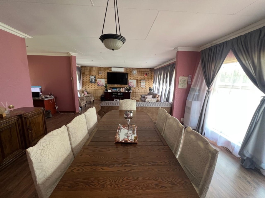 4 Bedroom Property for Sale in Buyscelia Gauteng