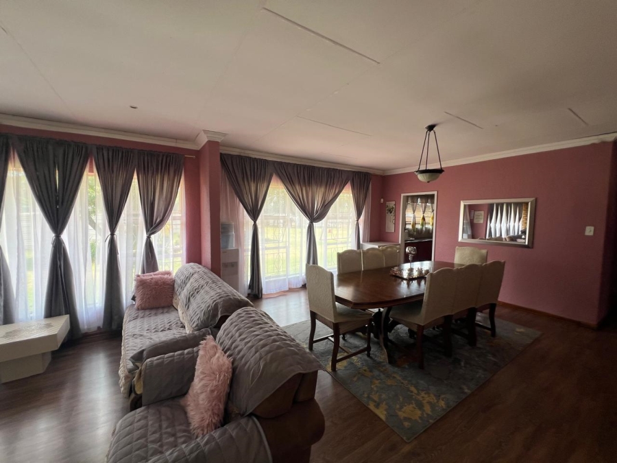 4 Bedroom Property for Sale in Buyscelia Gauteng
