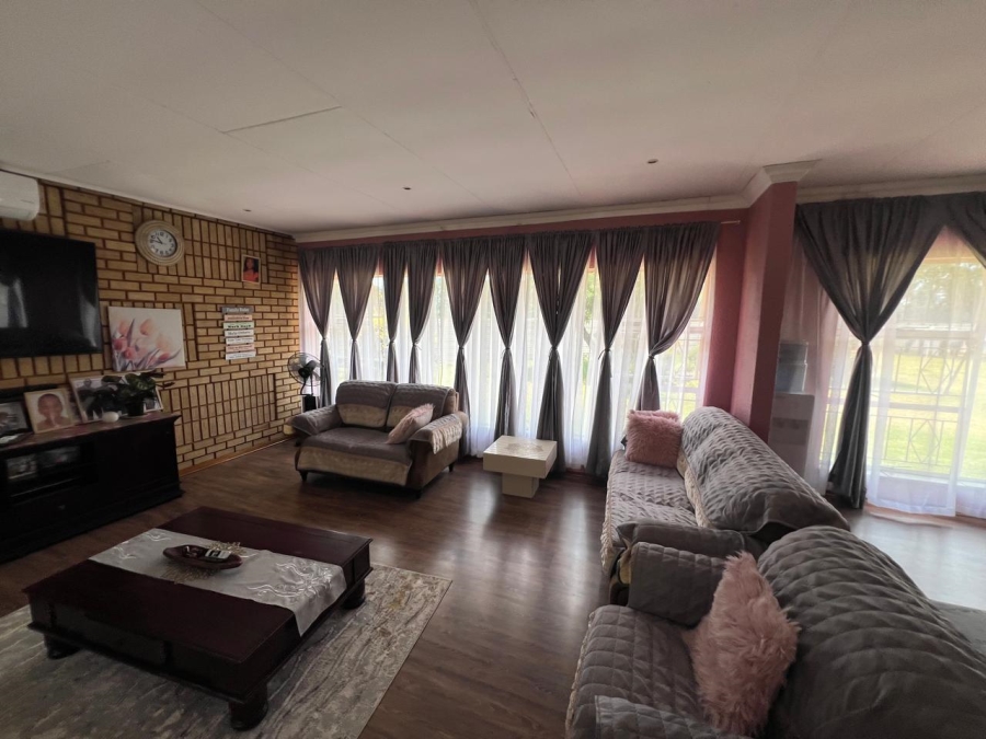 4 Bedroom Property for Sale in Buyscelia Gauteng