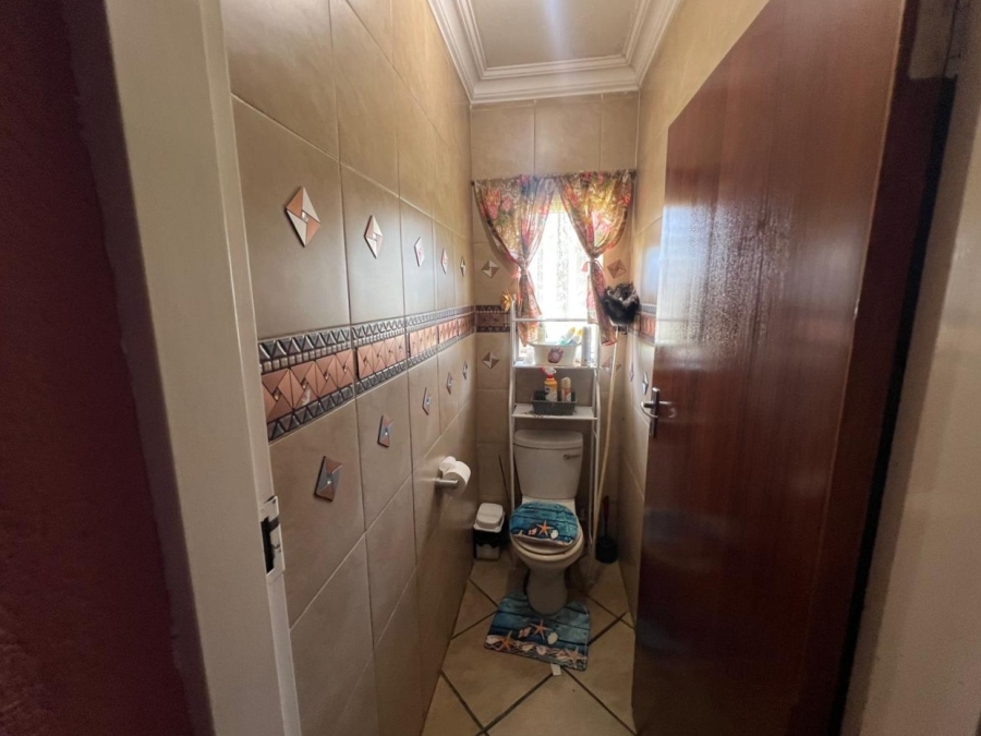 4 Bedroom Property for Sale in Buyscelia Gauteng