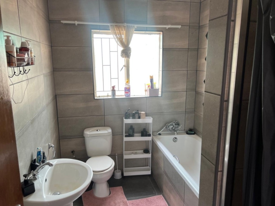 4 Bedroom Property for Sale in Buyscelia Gauteng