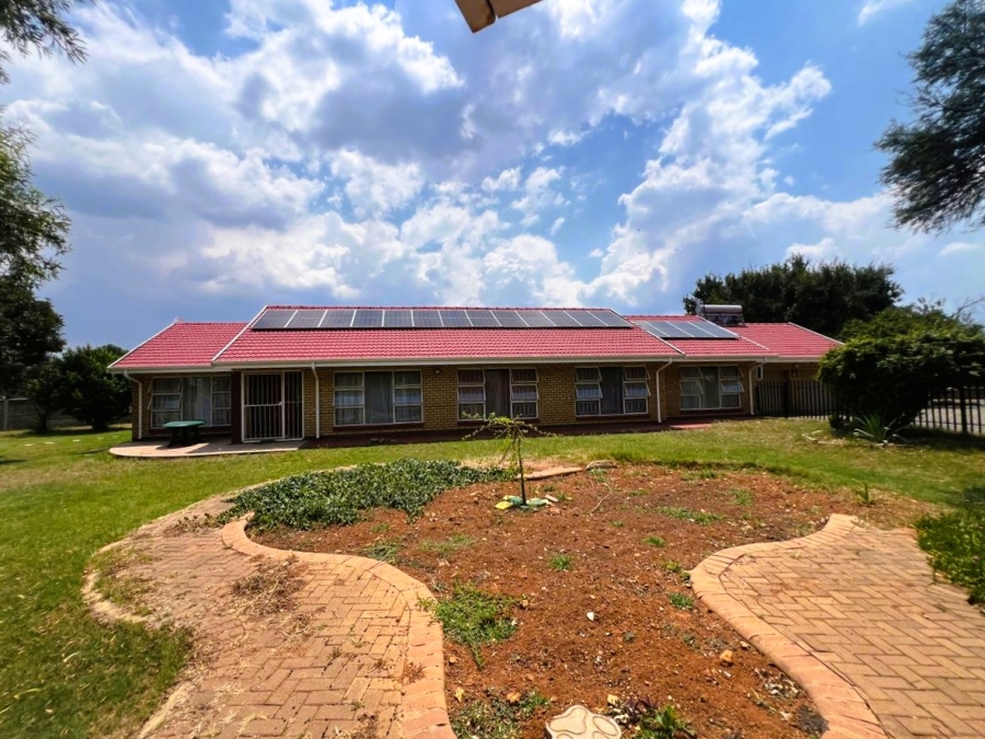 4 Bedroom Property for Sale in Buyscelia Gauteng