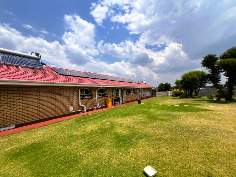 4 Bedroom Property for Sale in Buyscelia Gauteng