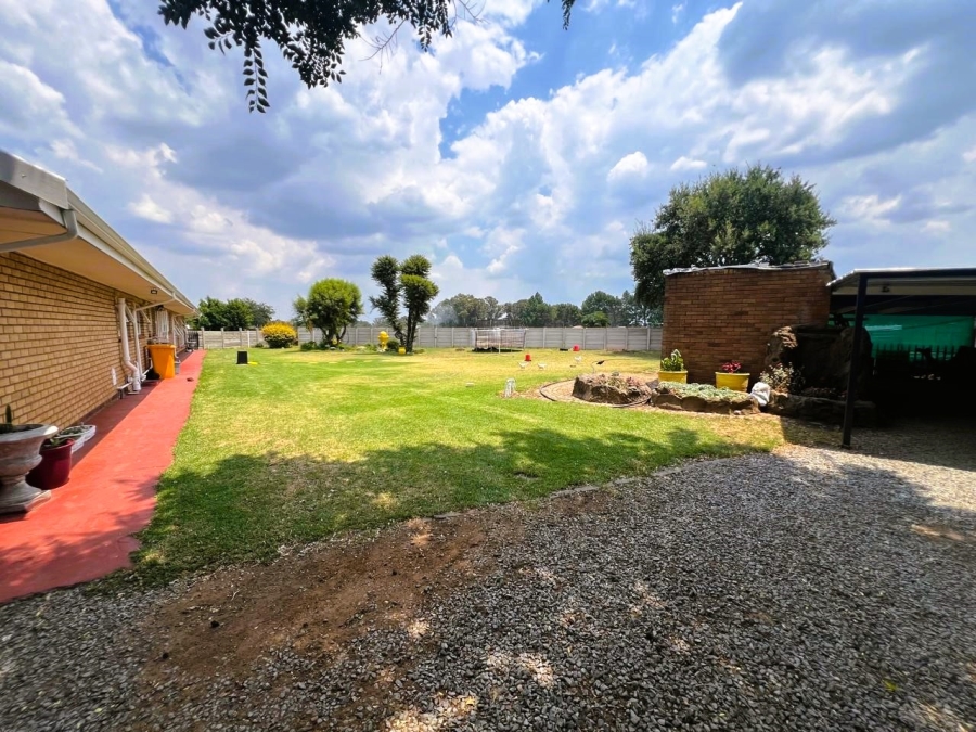 4 Bedroom Property for Sale in Buyscelia Gauteng