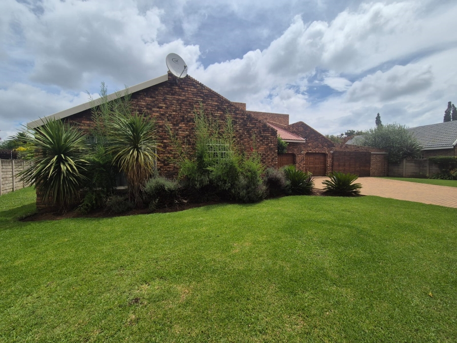 3 Bedroom Property for Sale in Falcon Ridge Gauteng