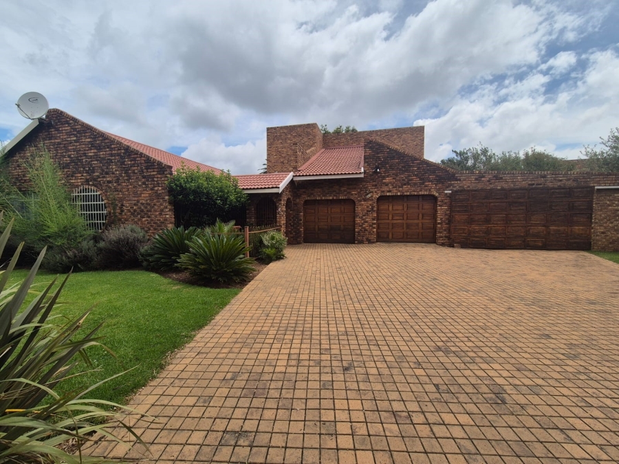 3 Bedroom Property for Sale in Falcon Ridge Gauteng