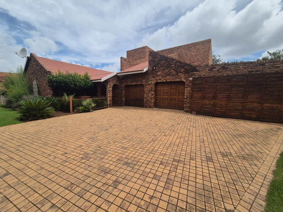 3 Bedroom Property for Sale in Falcon Ridge Gauteng