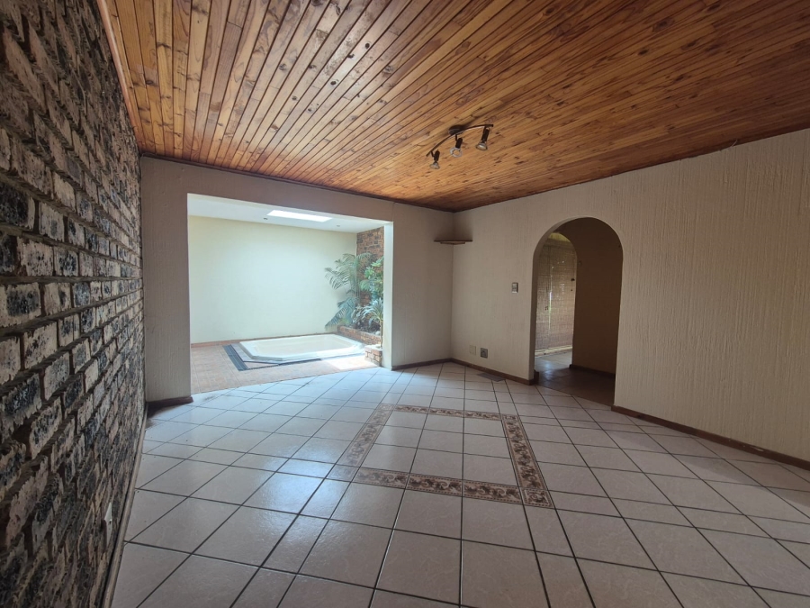 3 Bedroom Property for Sale in Falcon Ridge Gauteng