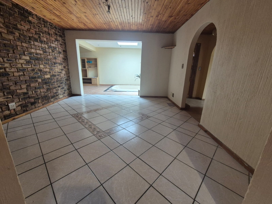 3 Bedroom Property for Sale in Falcon Ridge Gauteng