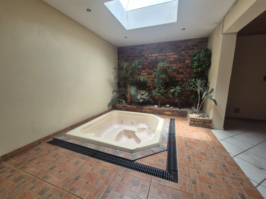 3 Bedroom Property for Sale in Falcon Ridge Gauteng