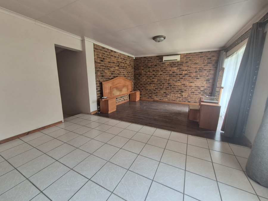 3 Bedroom Property for Sale in Falcon Ridge Gauteng