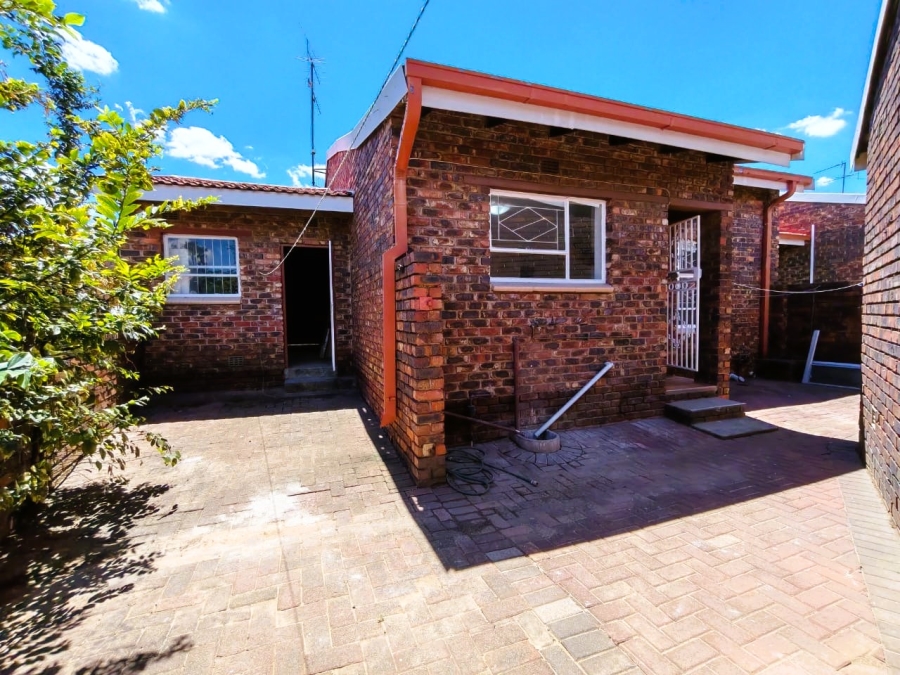 2 Bedroom Property for Sale in Three Rivers Gauteng