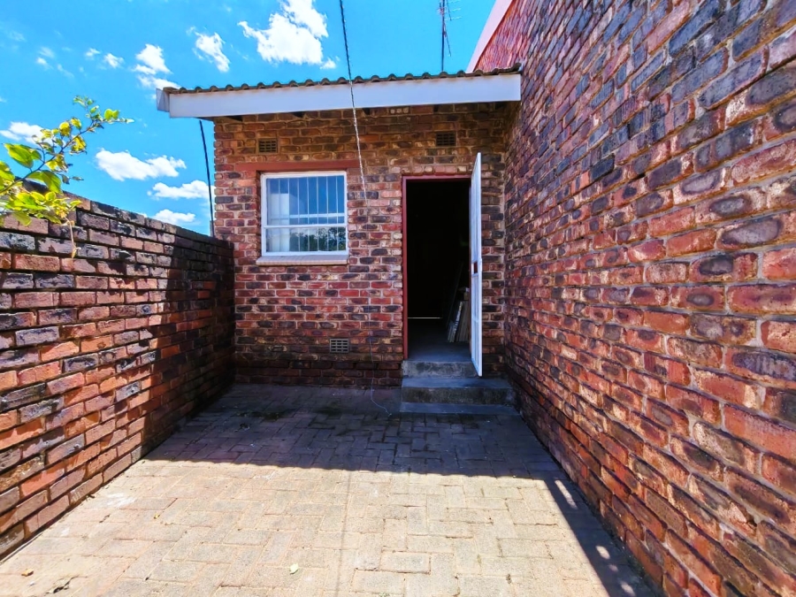 2 Bedroom Property for Sale in Three Rivers Gauteng
