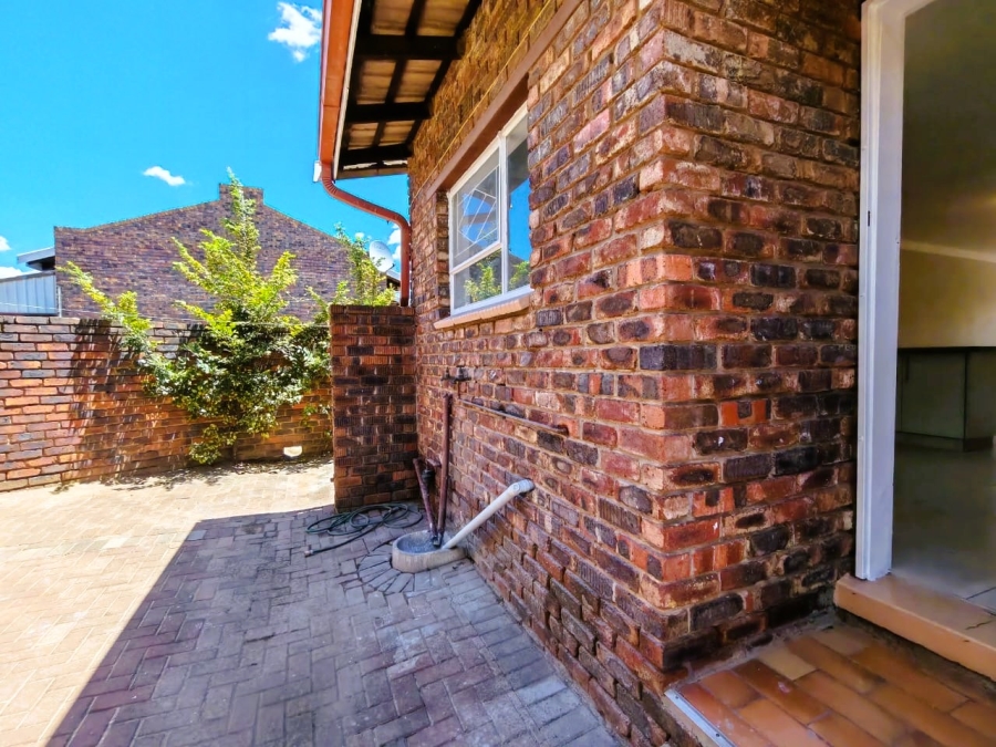 2 Bedroom Property for Sale in Three Rivers Gauteng