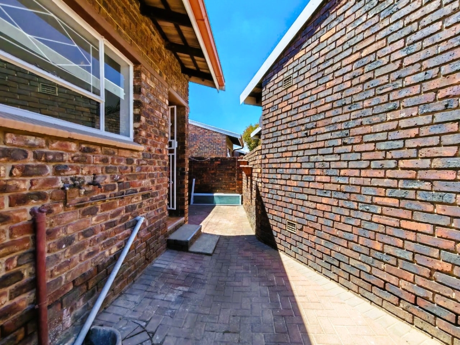 2 Bedroom Property for Sale in Three Rivers Gauteng