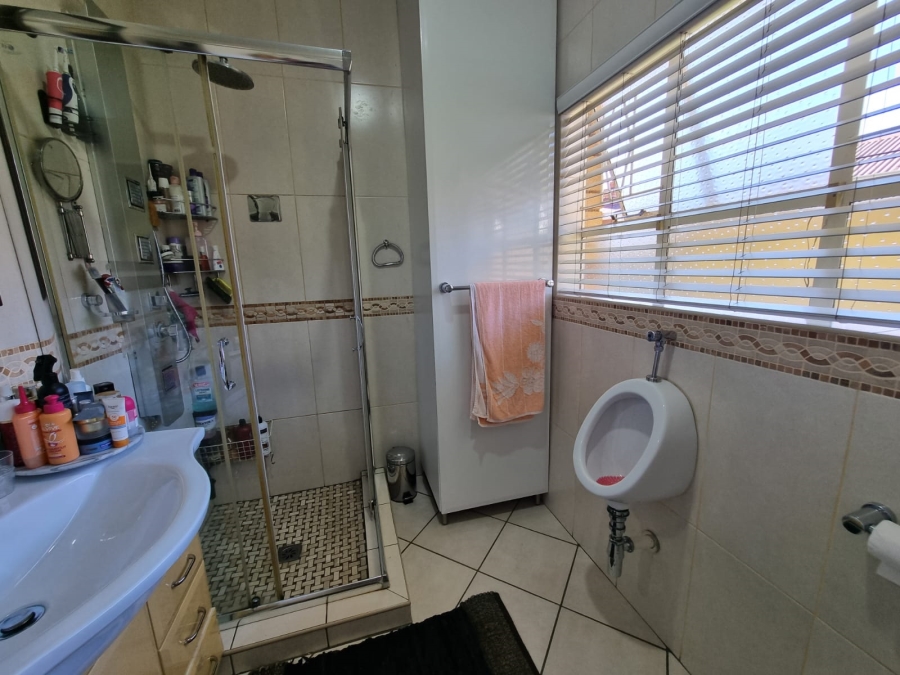 3 Bedroom Property for Sale in Rothdene Gauteng