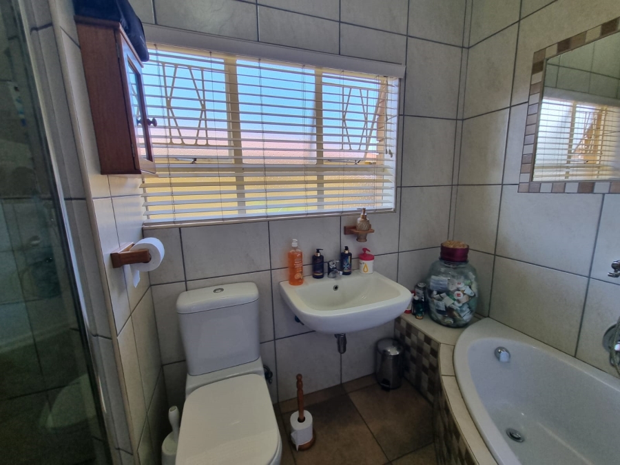 3 Bedroom Property for Sale in Rothdene Gauteng
