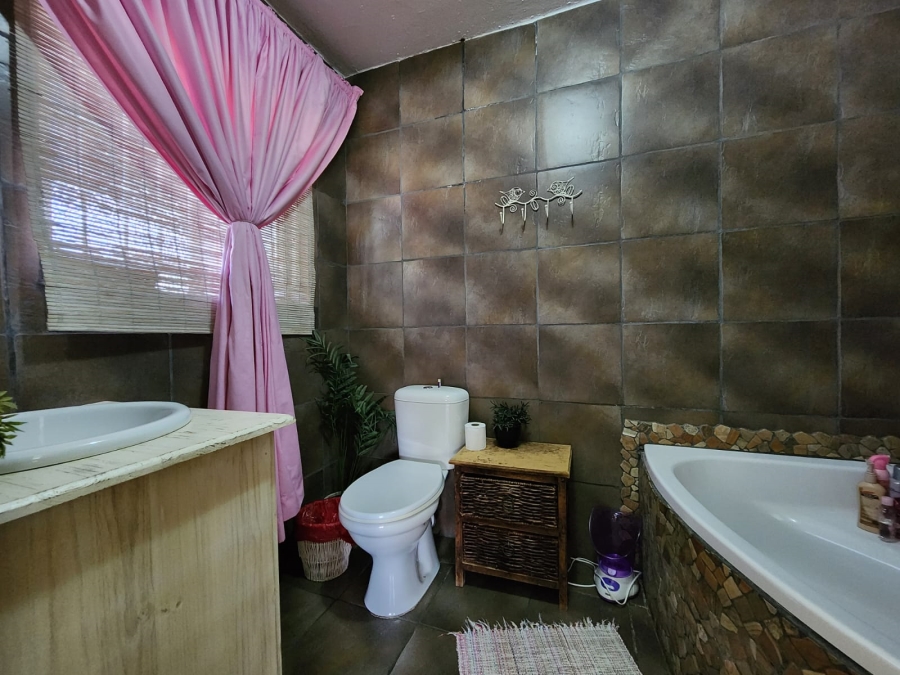 4 Bedroom Property for Sale in Rothdene Gauteng