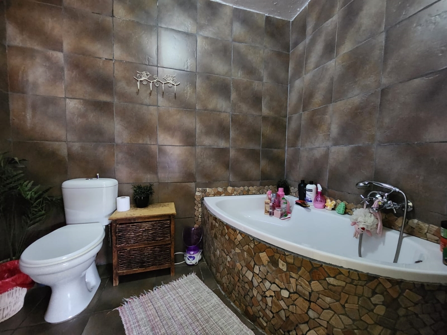 4 Bedroom Property for Sale in Rothdene Gauteng