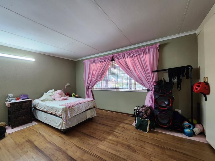 4 Bedroom Property for Sale in Rothdene Gauteng
