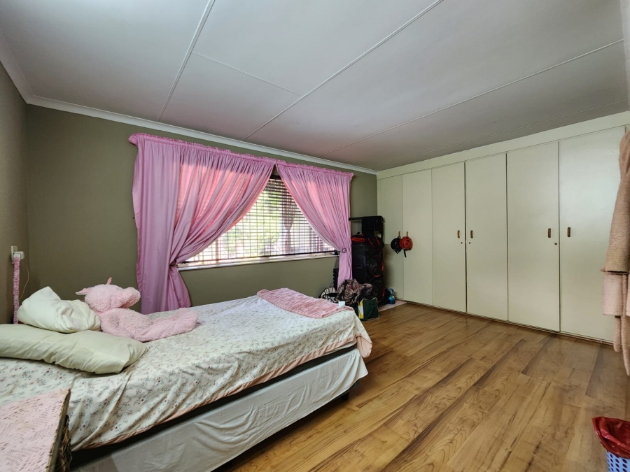 4 Bedroom Property for Sale in Rothdene Gauteng