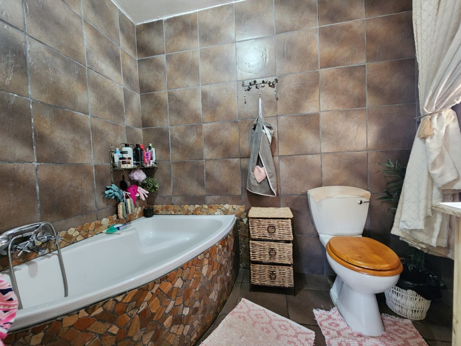 4 Bedroom Property for Sale in Rothdene Gauteng