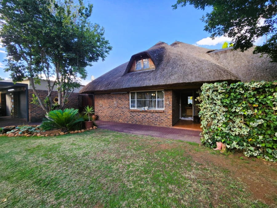 4 Bedroom Property for Sale in Rothdene Gauteng