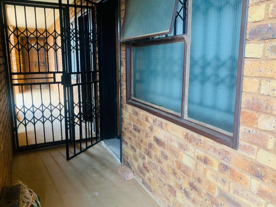 2 Bedroom Property for Sale in Ratanda Gauteng
