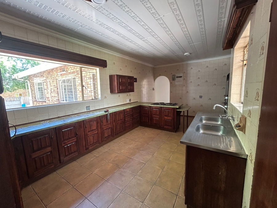 To Let 4 Bedroom Property for Rent in Vanderbijlpark CE 3 Gauteng