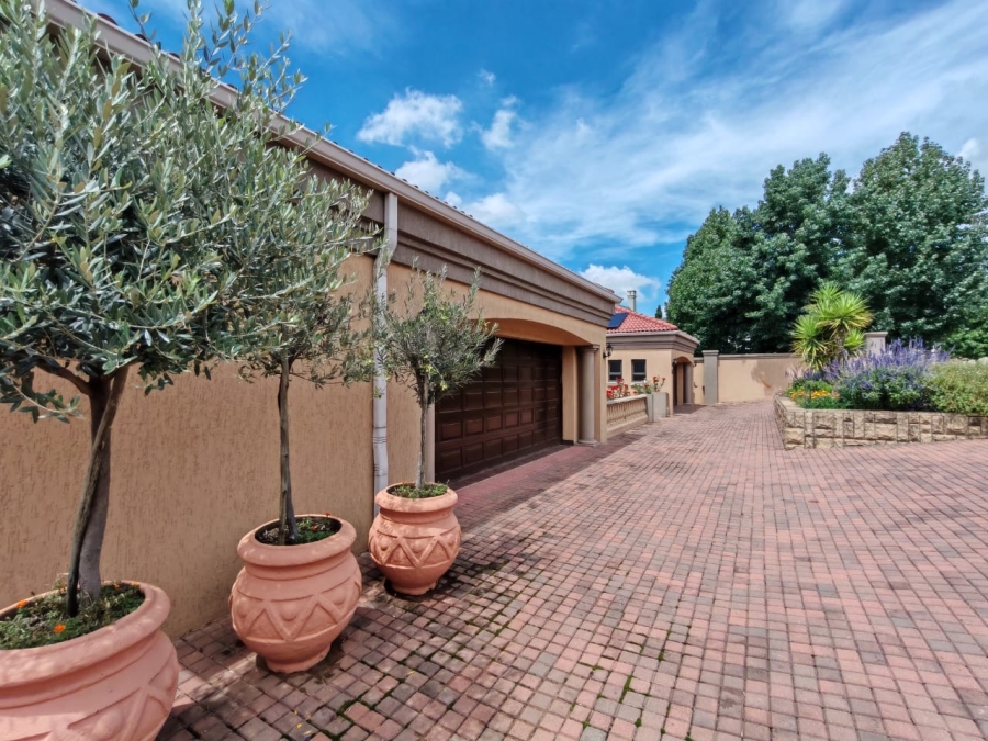 4 Bedroom Property for Sale in Three Rivers East Gauteng