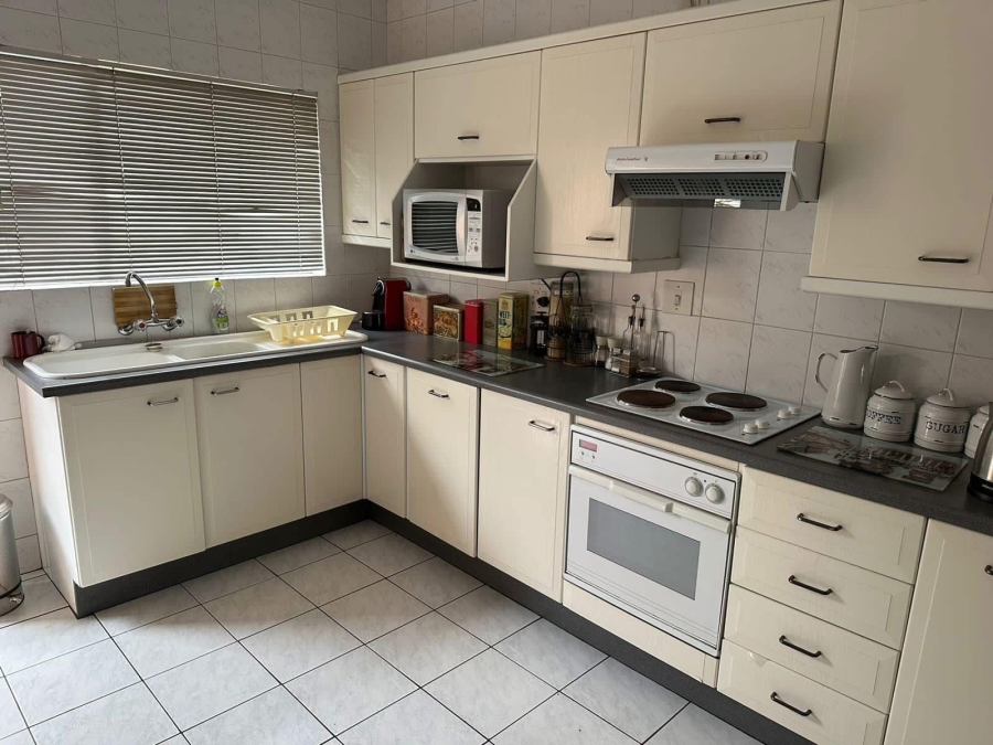 To Let 3 Bedroom Property for Rent in Three Rivers Proper Gauteng