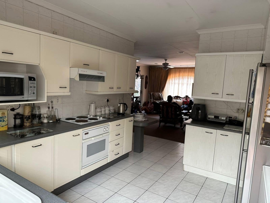 To Let 3 Bedroom Property for Rent in Three Rivers Proper Gauteng