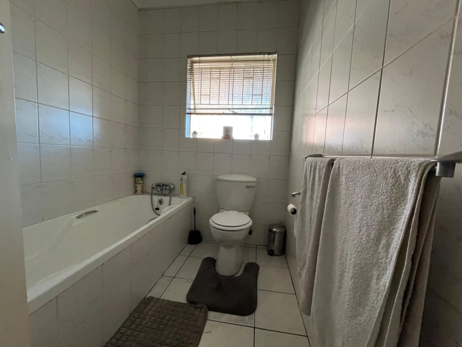 To Let 3 Bedroom Property for Rent in Three Rivers Proper Gauteng