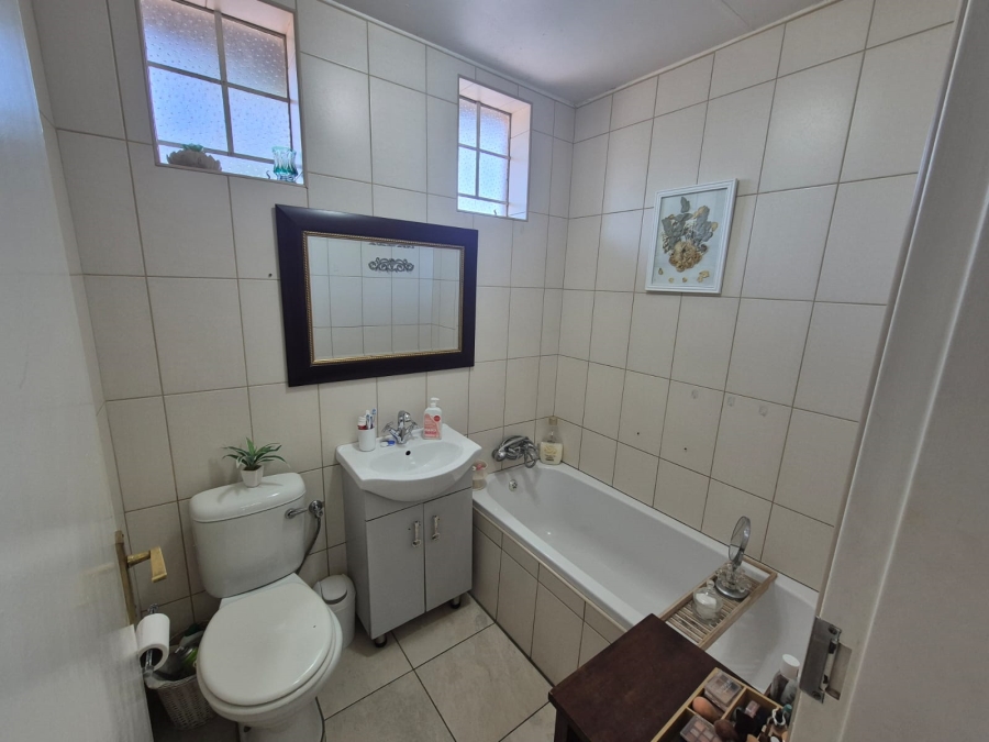 3 Bedroom Property for Sale in Three Rivers Proper Gauteng