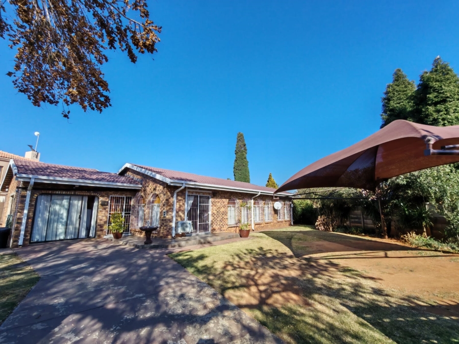 4 Bedroom Property for Sale in Risiville Gauteng