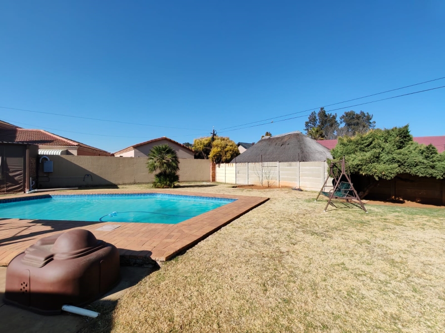 4 Bedroom Property for Sale in Risiville Gauteng