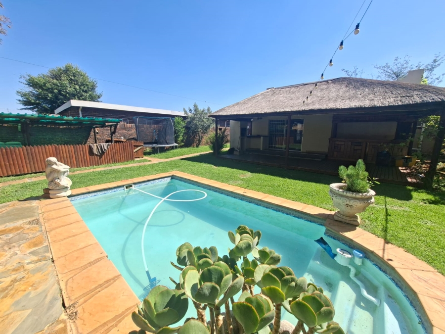 4 Bedroom Property for Sale in Golf Park Gauteng