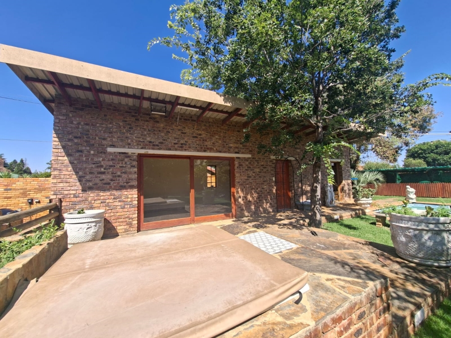 4 Bedroom Property for Sale in Golf Park Gauteng