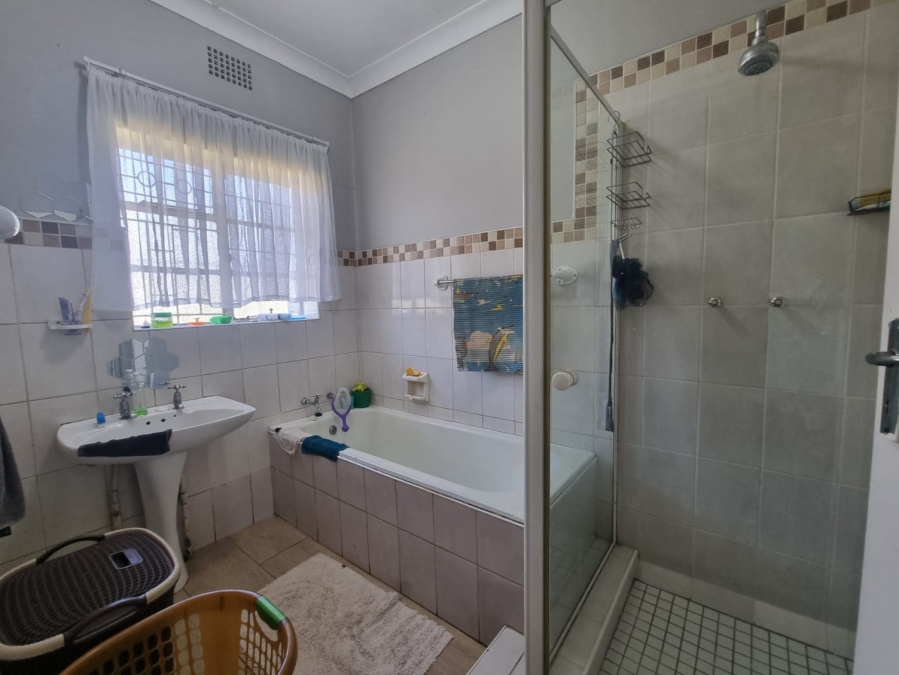 3 Bedroom Property for Sale in Three Rivers Gauteng