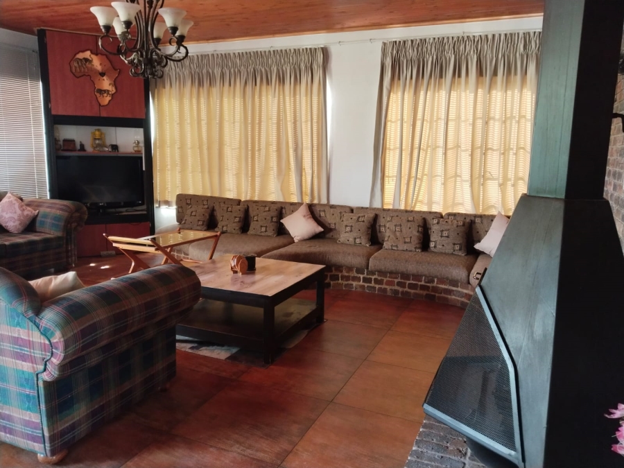 3 Bedroom Property for Sale in Hartbeesfontein AH Gauteng