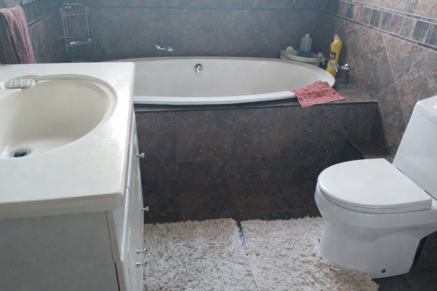 3 Bedroom Property for Sale in Hartbeesfontein AH Gauteng