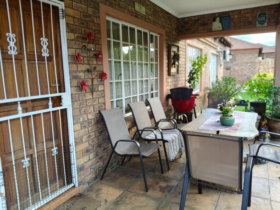 To Let 3 Bedroom Property for Rent in Kookrus Gauteng