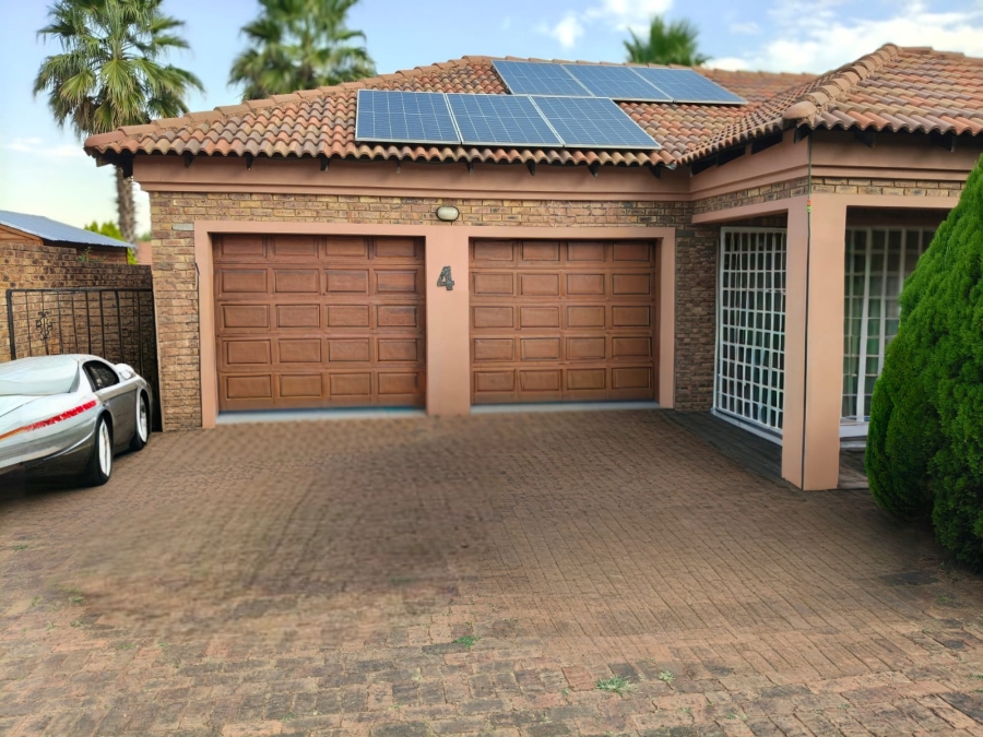 To Let 3 Bedroom Property for Rent in Kookrus Gauteng