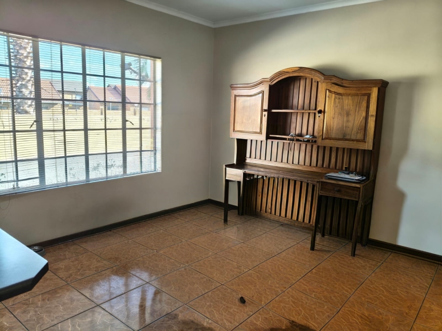 To Let 3 Bedroom Property for Rent in Kookrus Gauteng