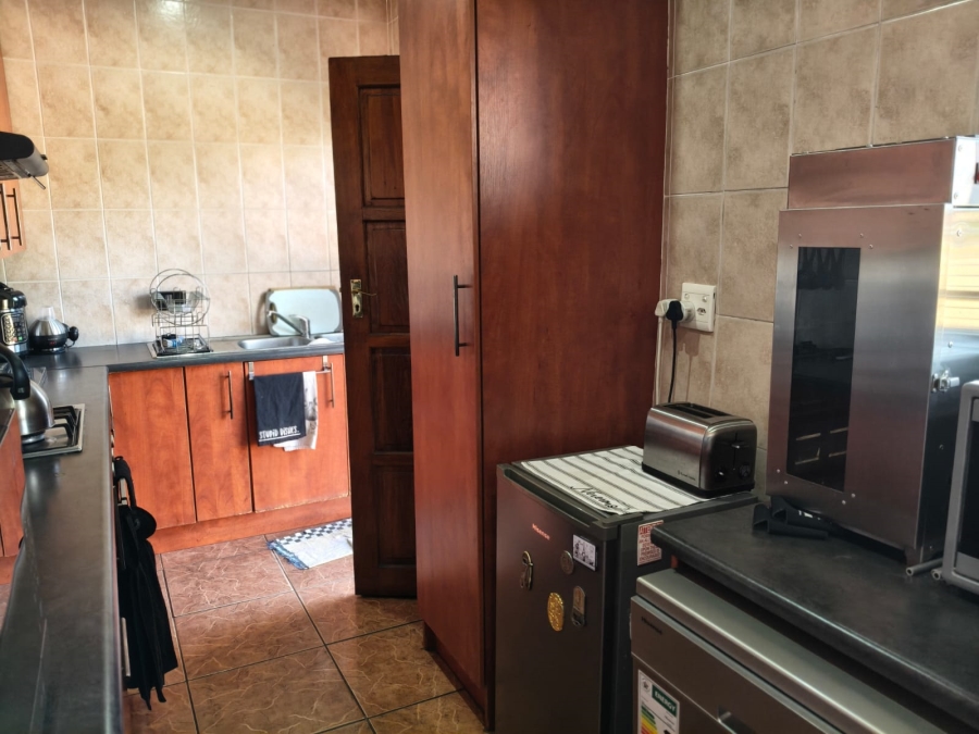 To Let 3 Bedroom Property for Rent in Kookrus Gauteng