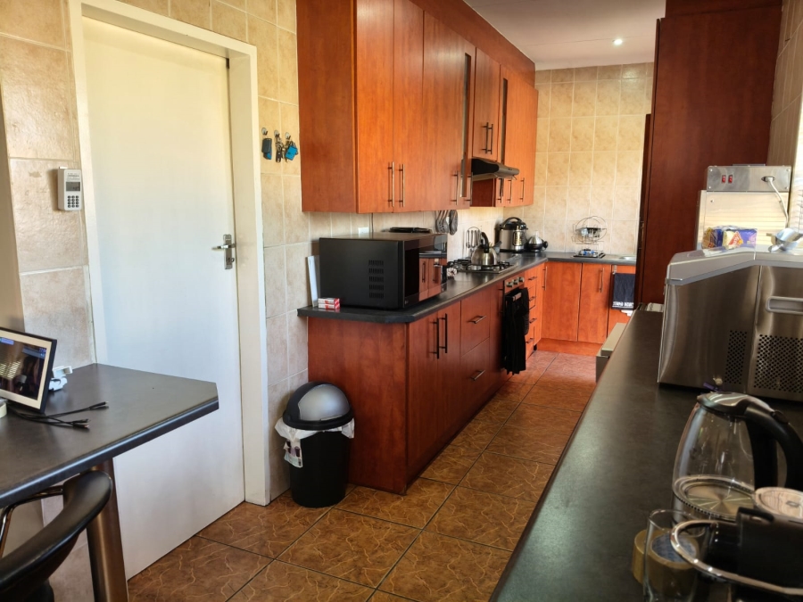 To Let 3 Bedroom Property for Rent in Kookrus Gauteng