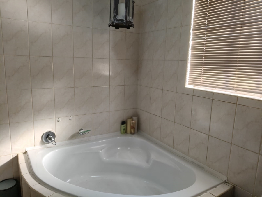 To Let 3 Bedroom Property for Rent in Kookrus Gauteng