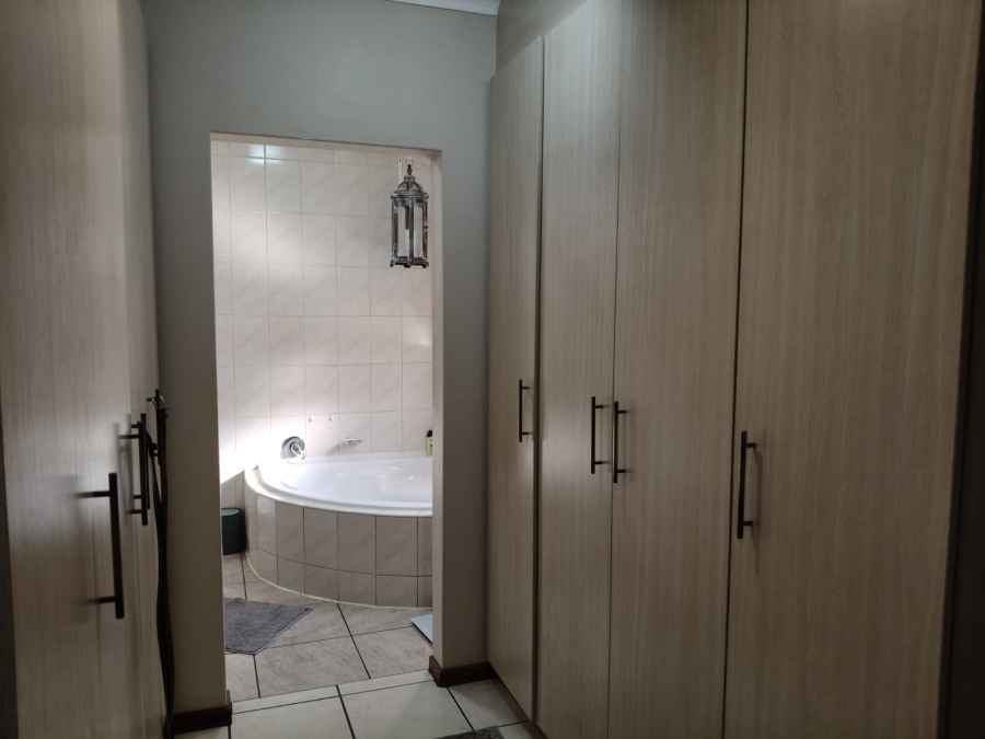 To Let 3 Bedroom Property for Rent in Kookrus Gauteng