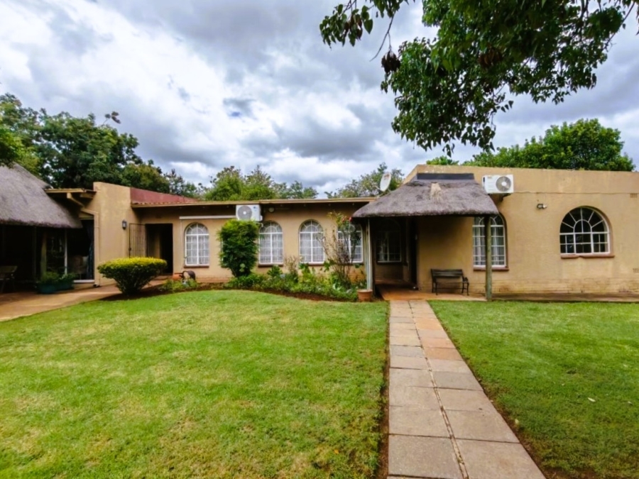 5 Bedroom Property for Sale in Glen Donald A H Gauteng